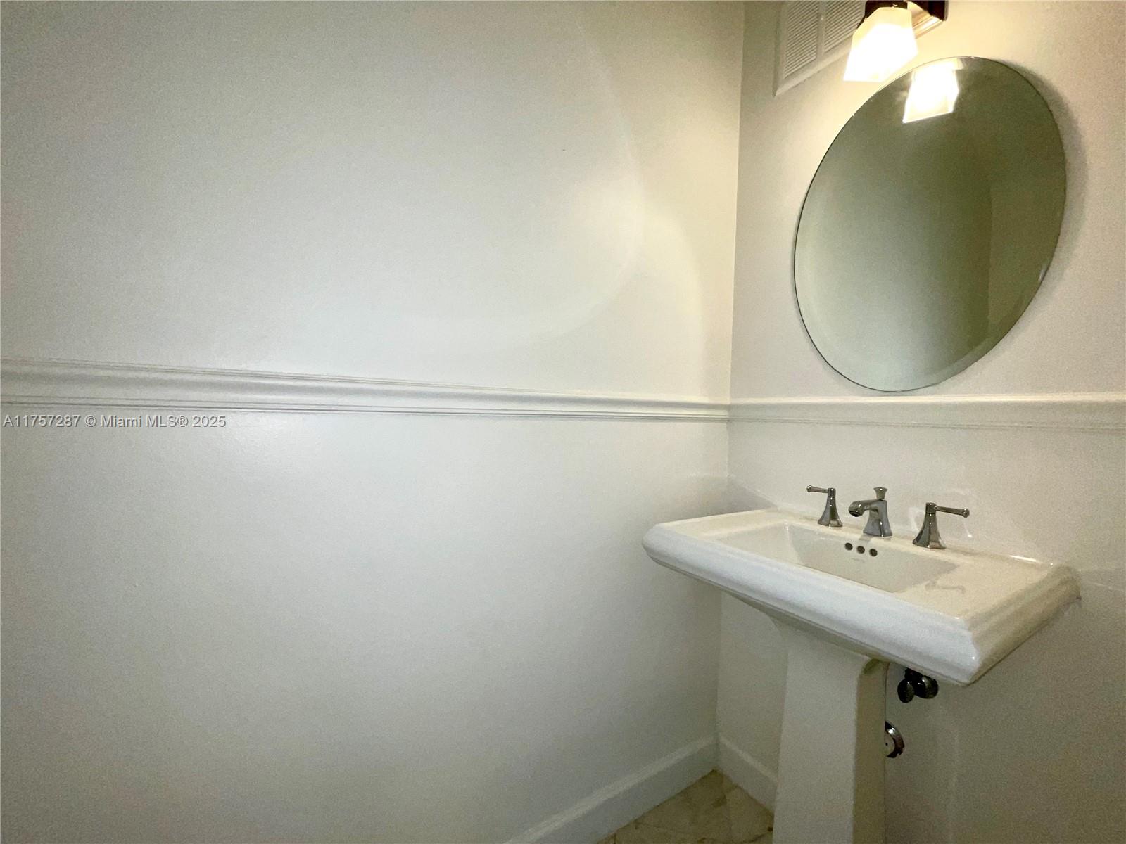9040 SW 62 TE # 3E