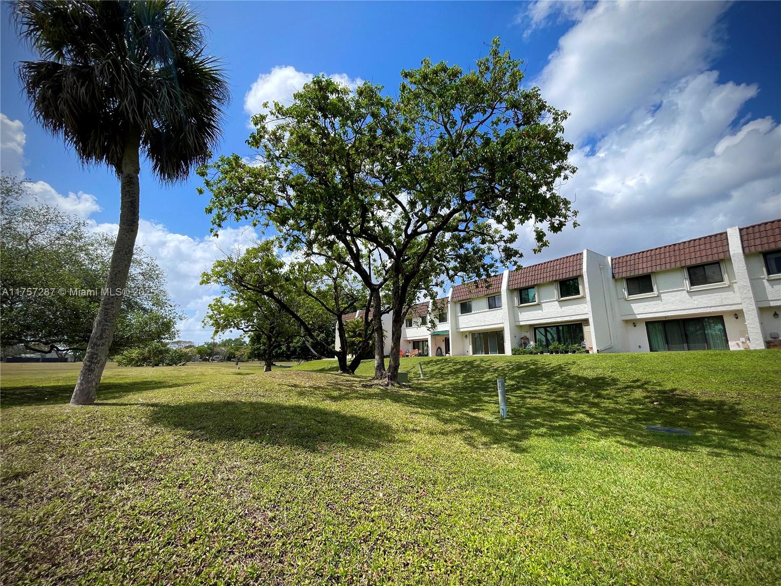9040 SW 62 TE # 3E
