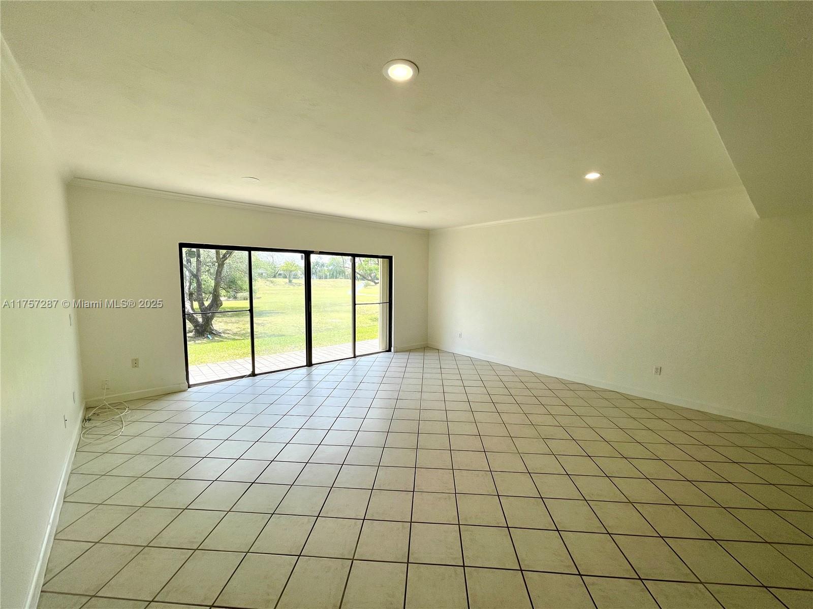 9040 SW 62 TE # 3E