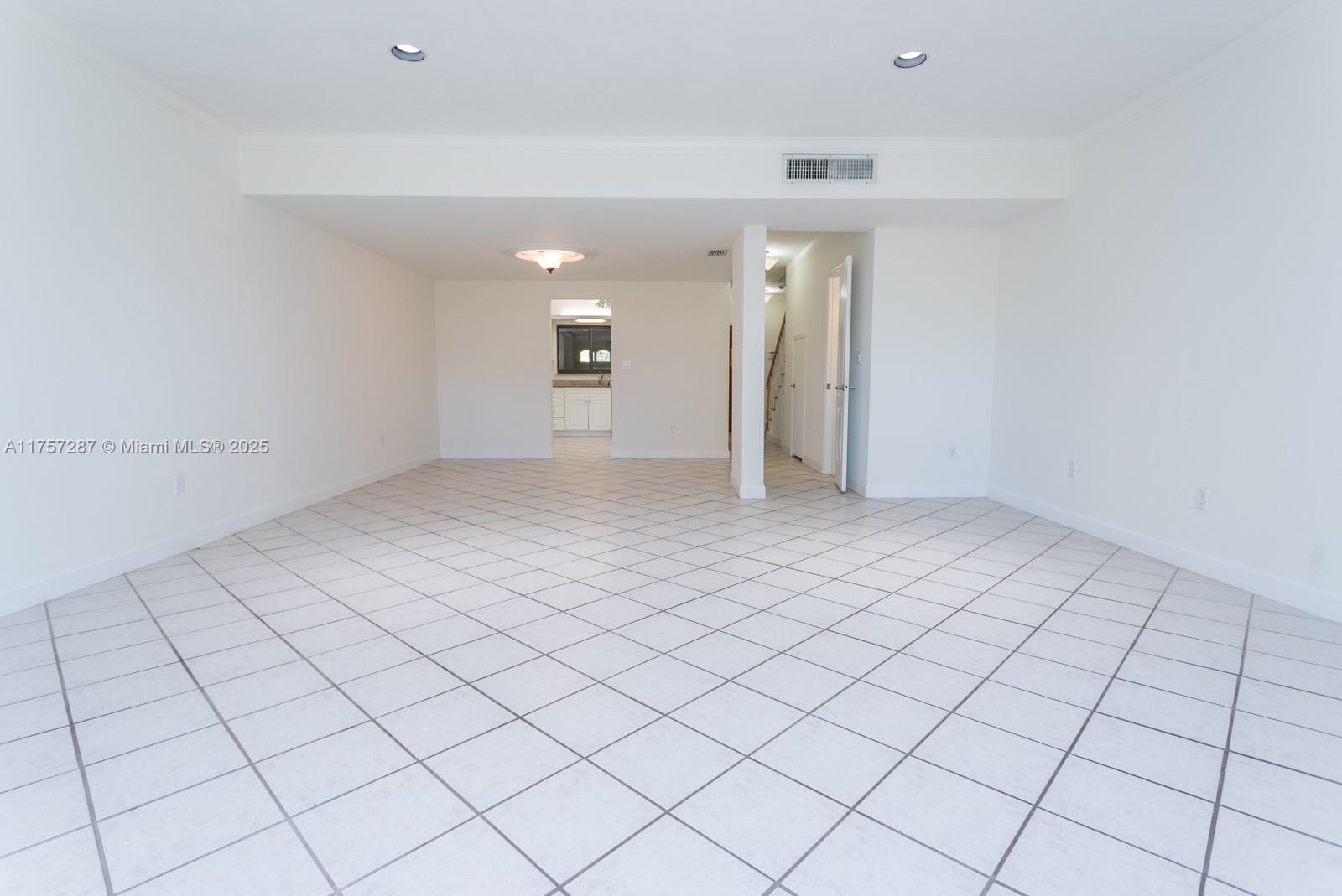 9040 SW 62 TE # 3E
