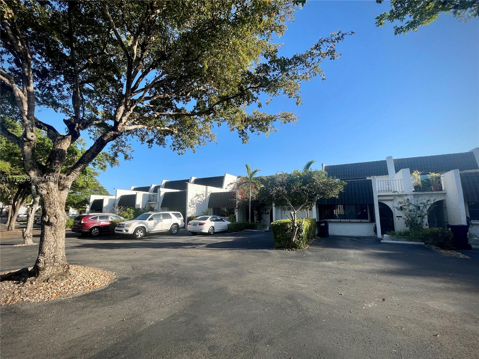 9040 SW 62 TE # 3E