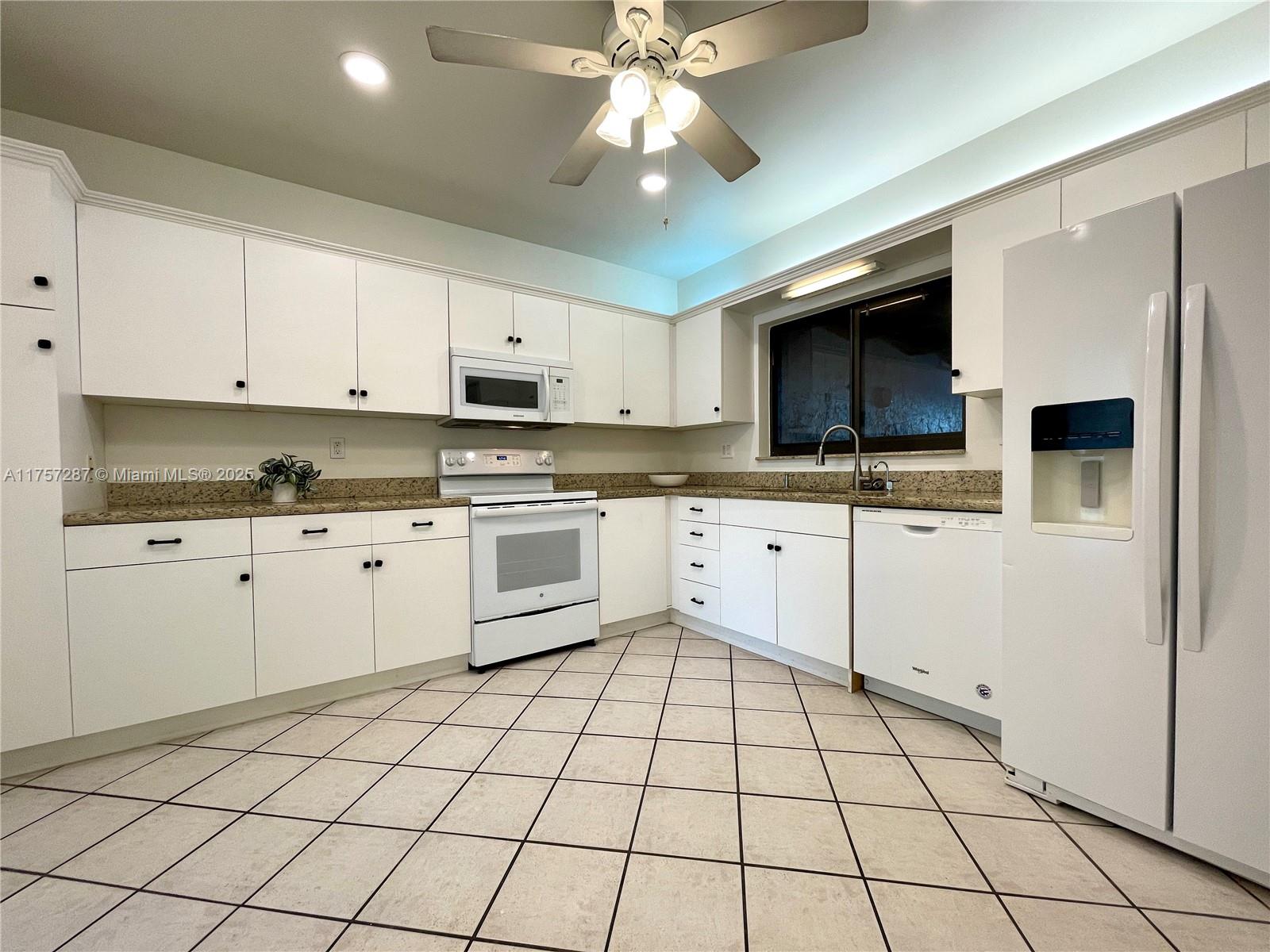 9040 SW 62 TE # 3E