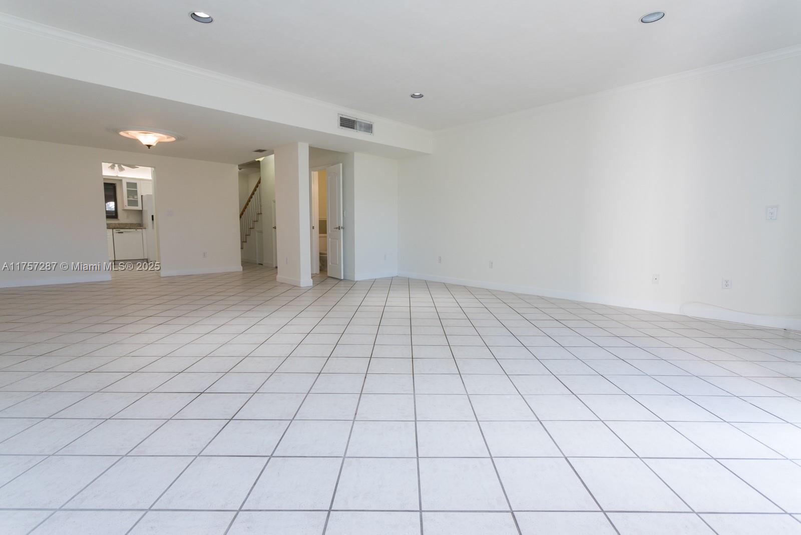 9040 SW 62 TE # 3E