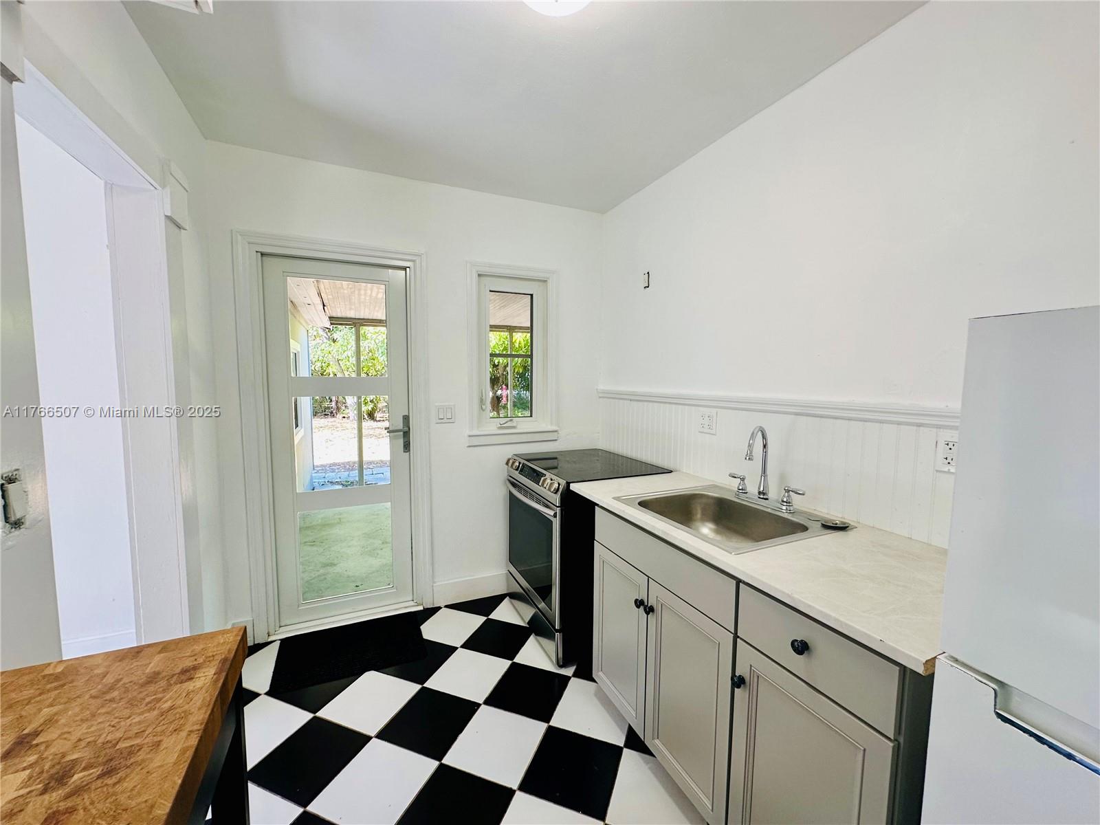765 NW 125th St