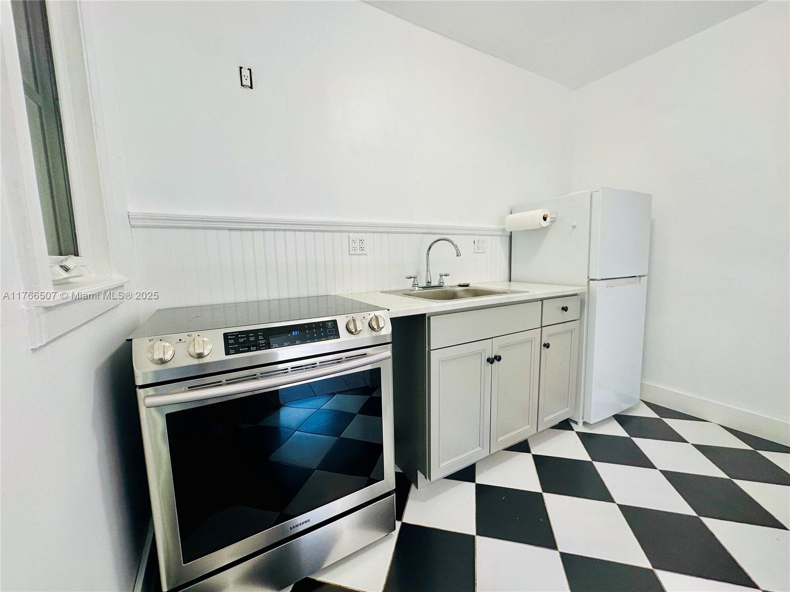 765 NW 125th St