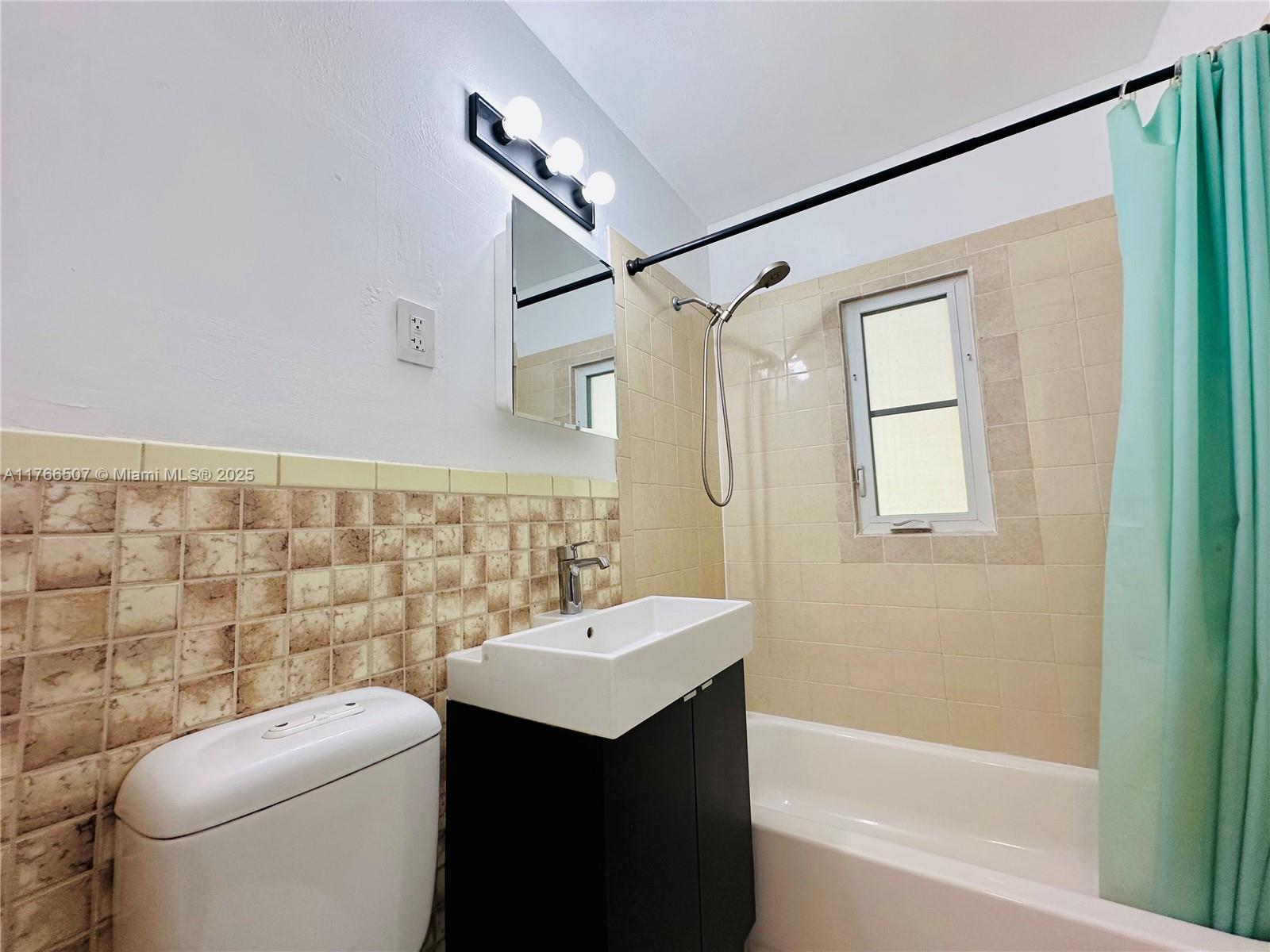 765 NW 125th St