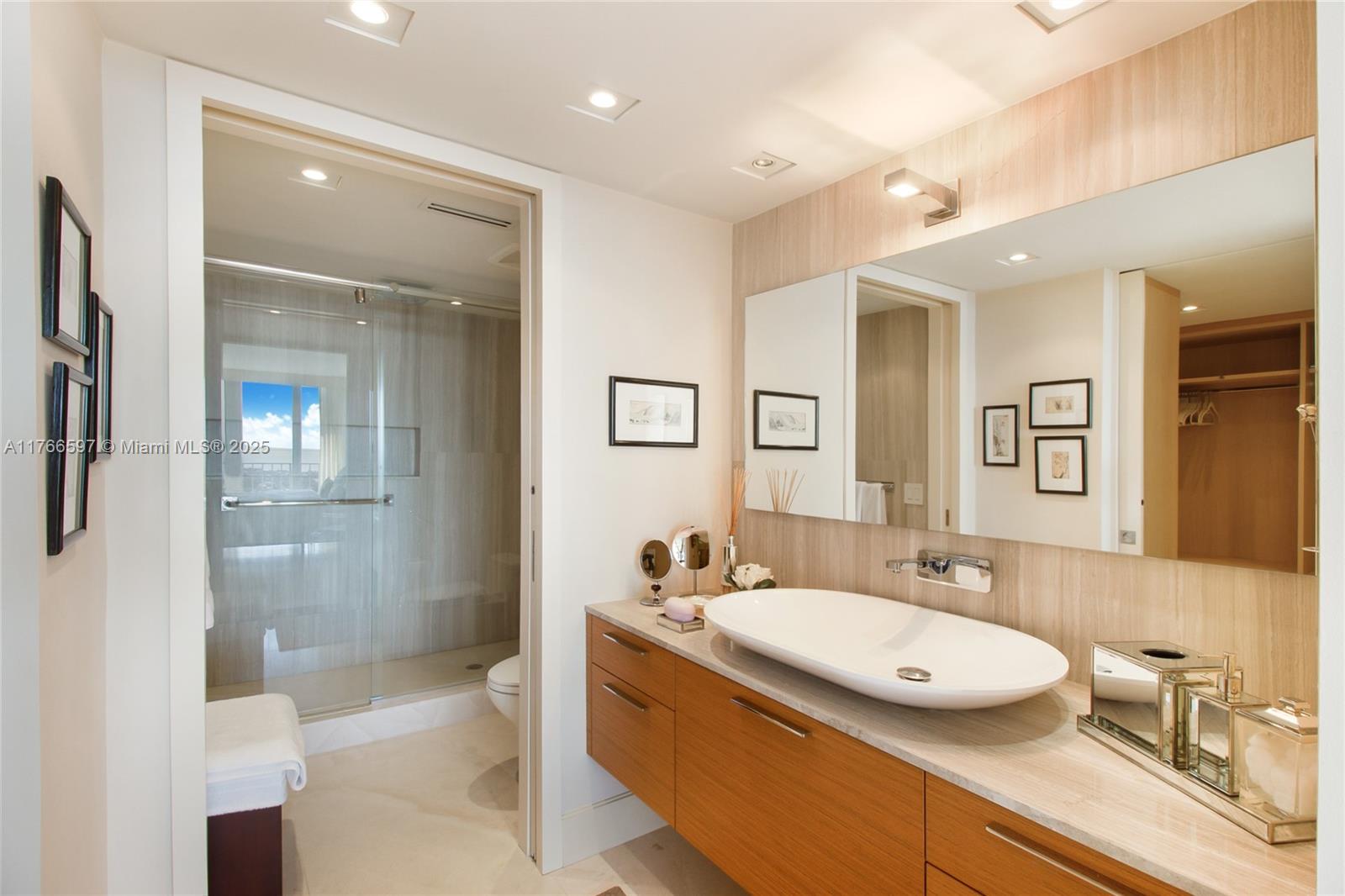 881 Ocean Dr # 25E