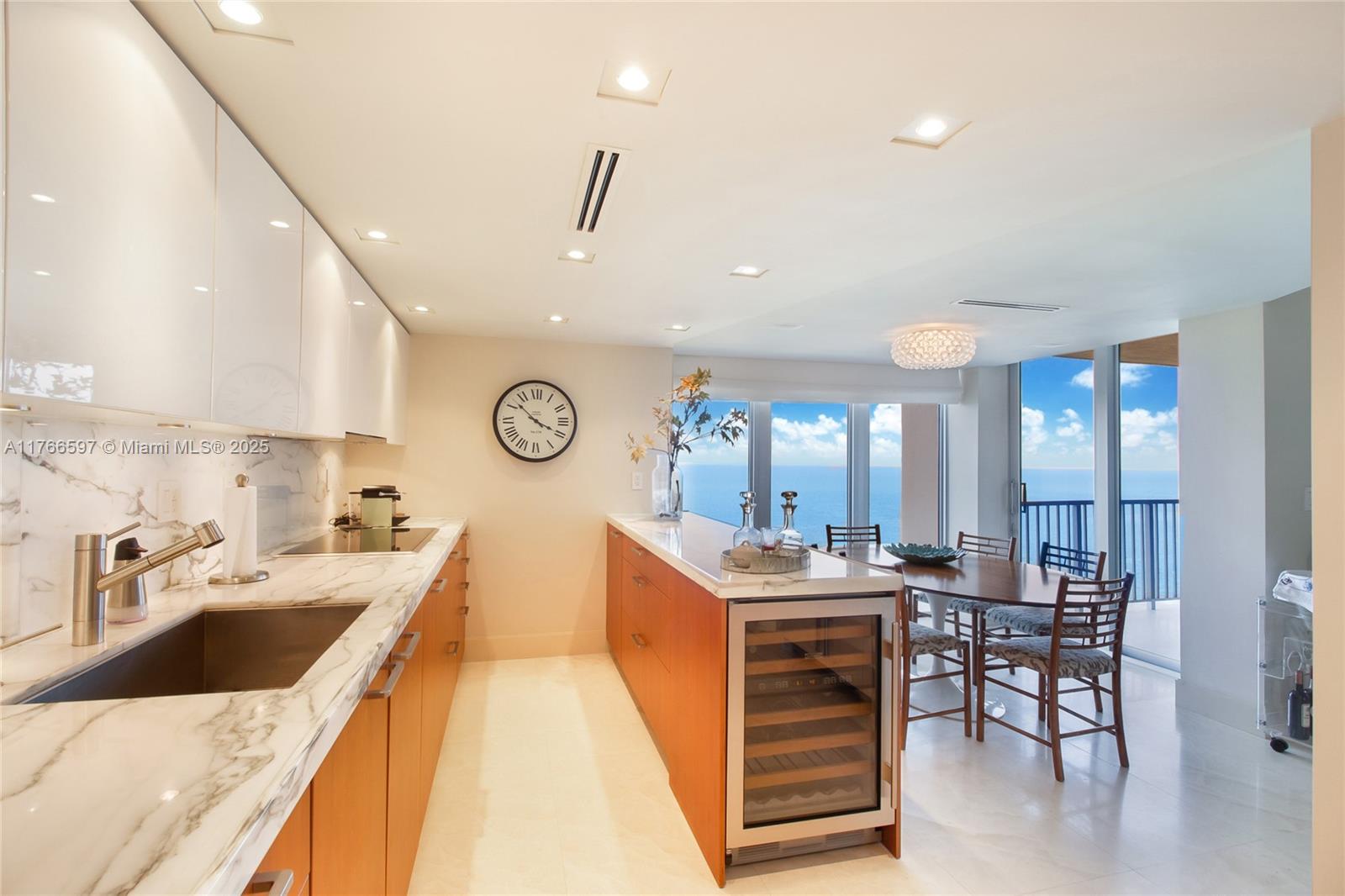 881 Ocean Dr # 25E