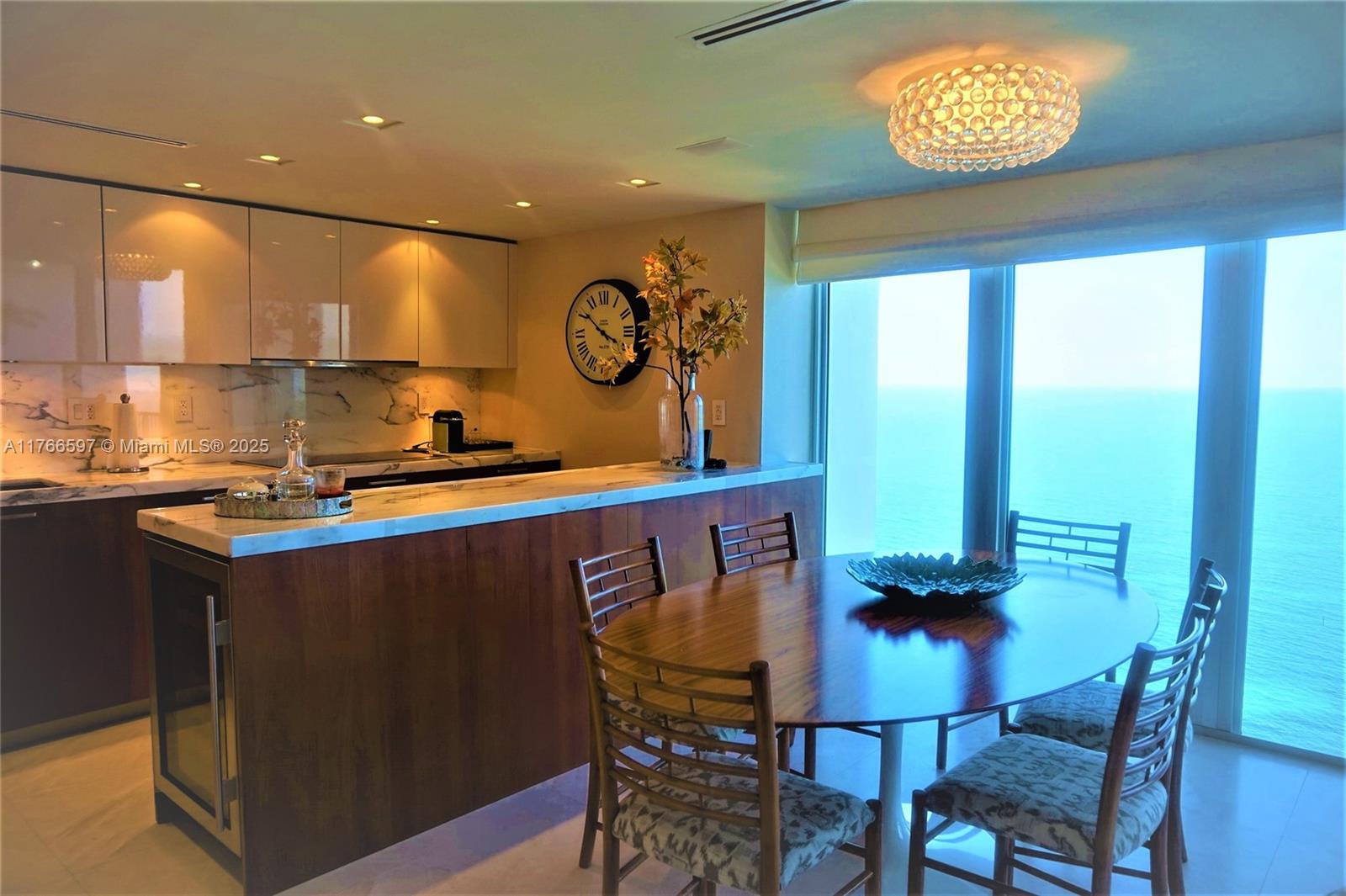 881 Ocean Dr # 25E