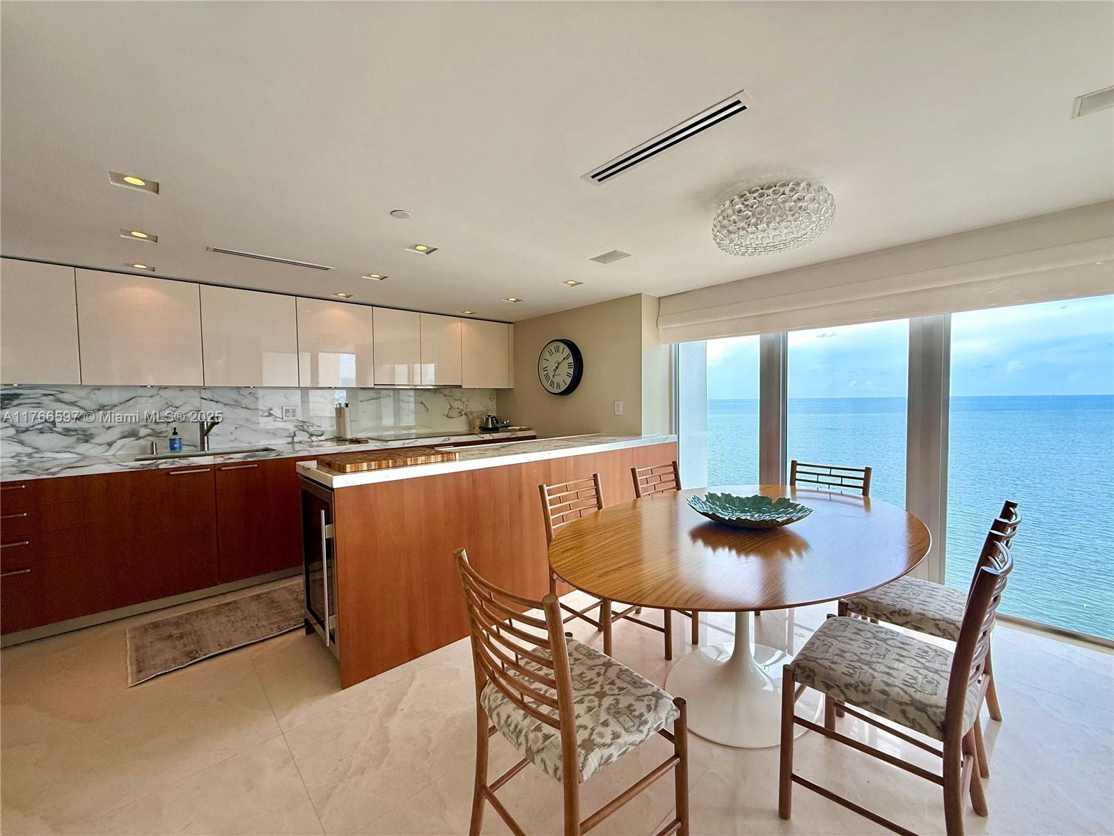 881 Ocean Dr # 25E