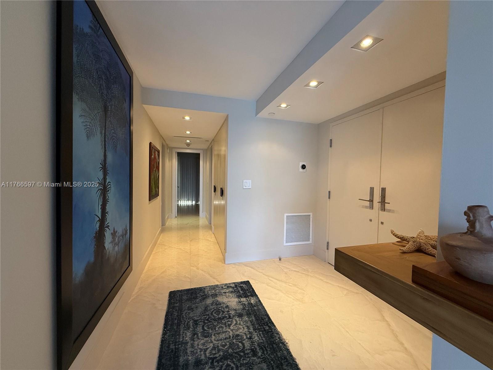 881 Ocean Dr # 25E