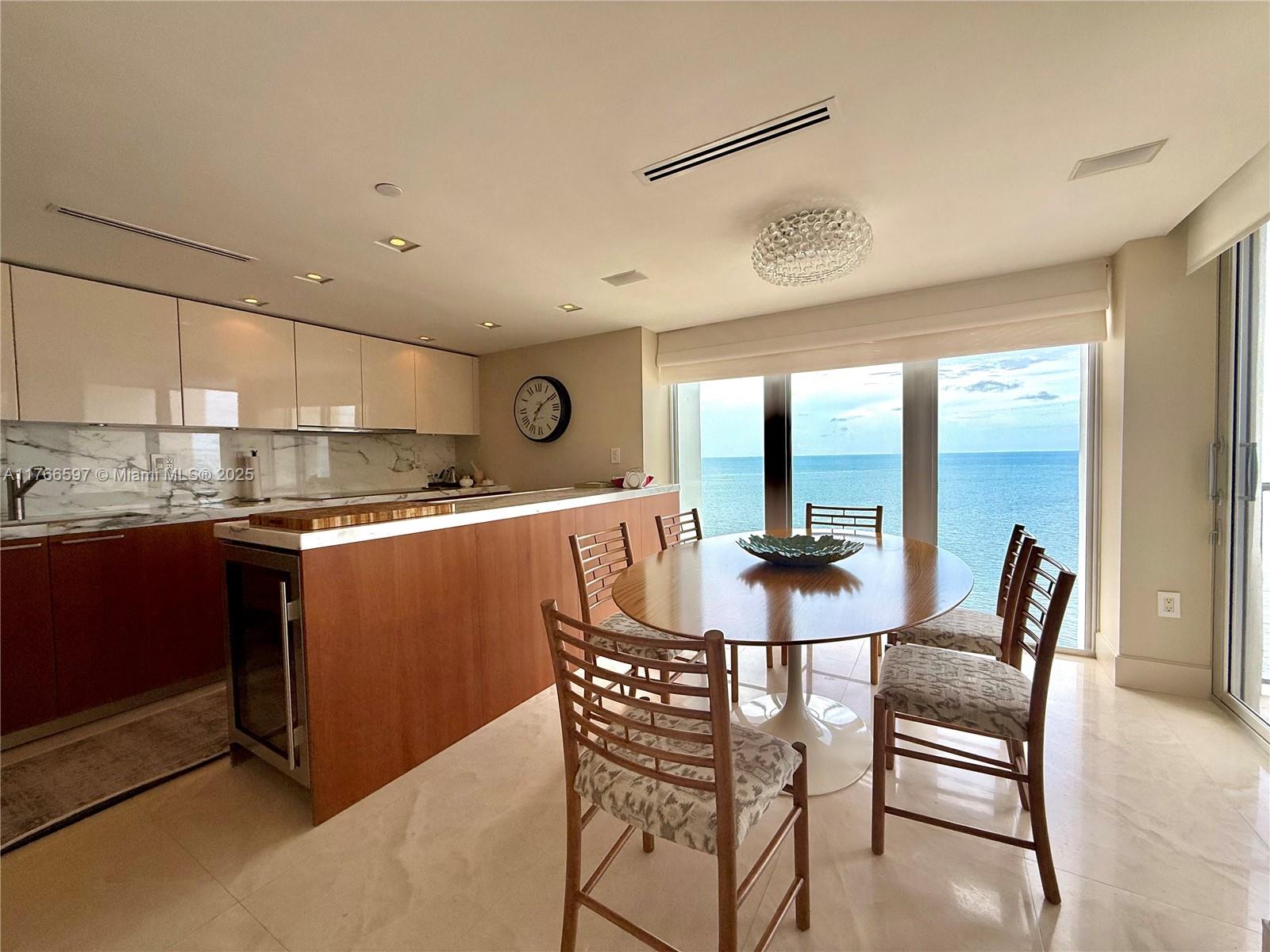 881 Ocean Dr # 25E