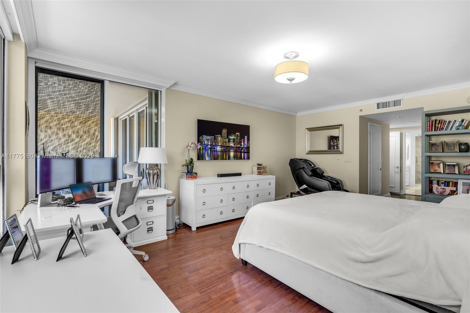 765 Crandon Blvd # 202