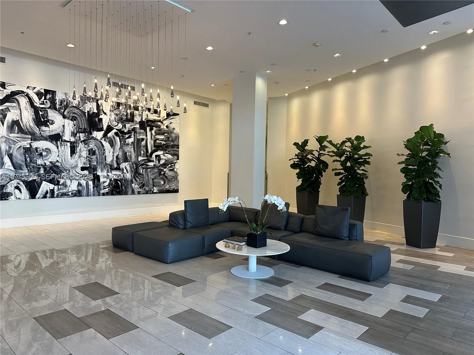 2001 Meridian Ave # 309