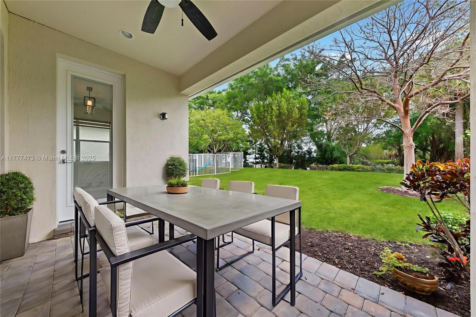4233 Large Leaf Ln