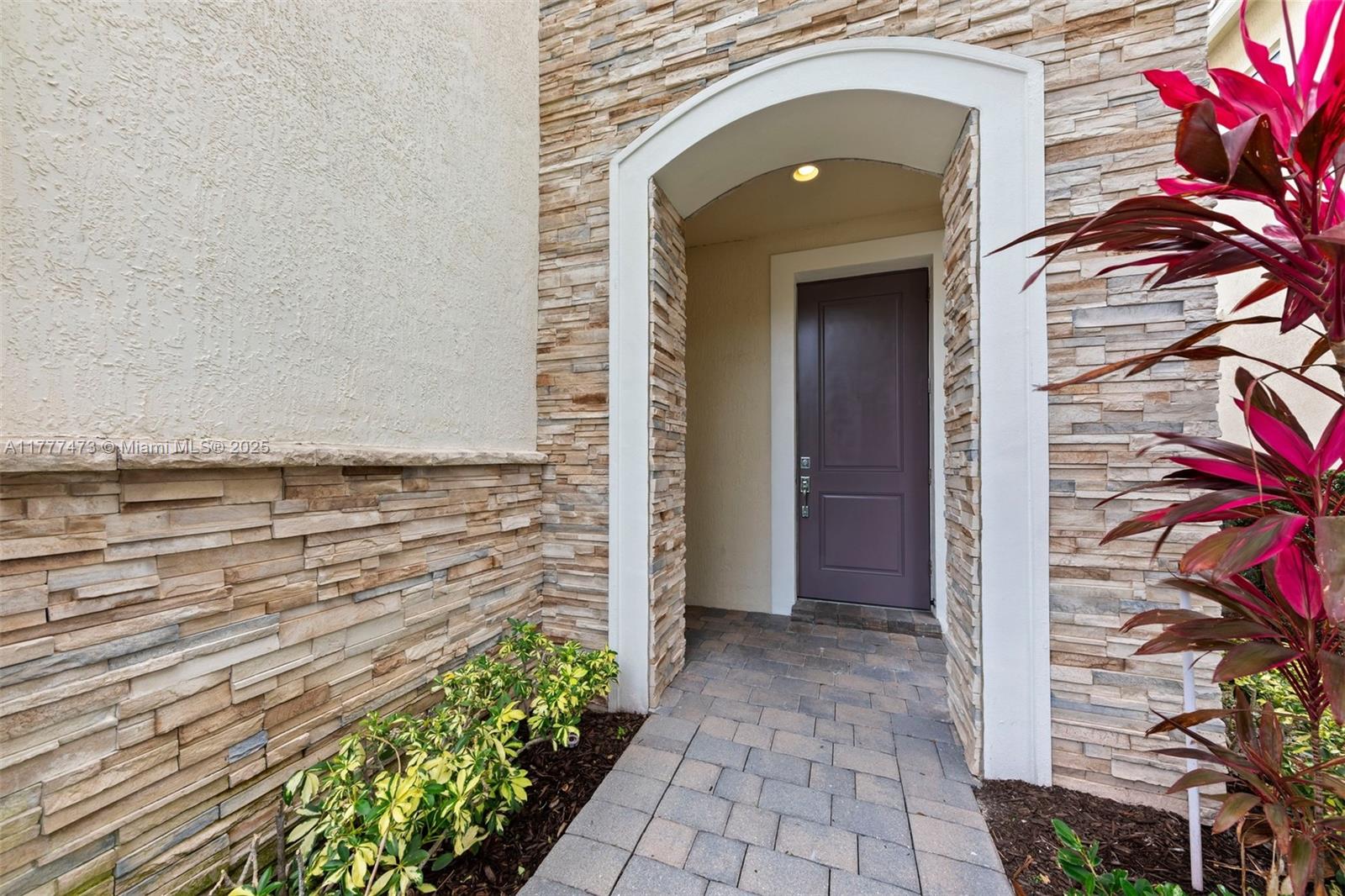4233 Large Leaf Ln
