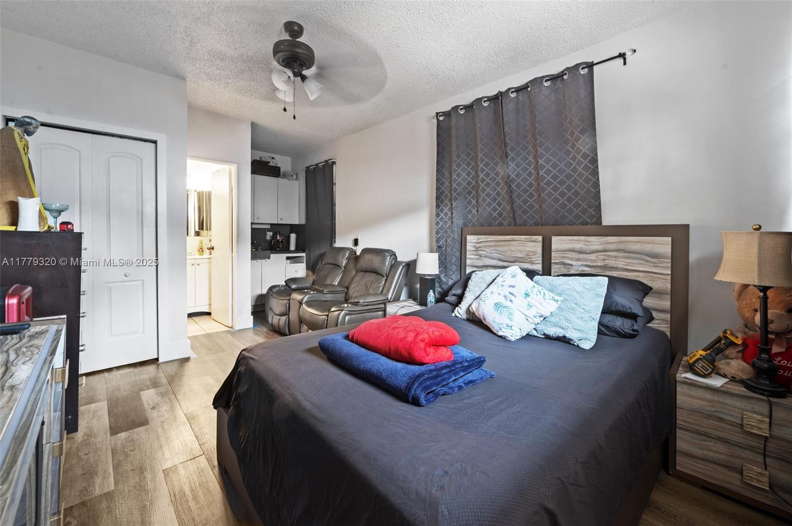 5031 NW 4th St