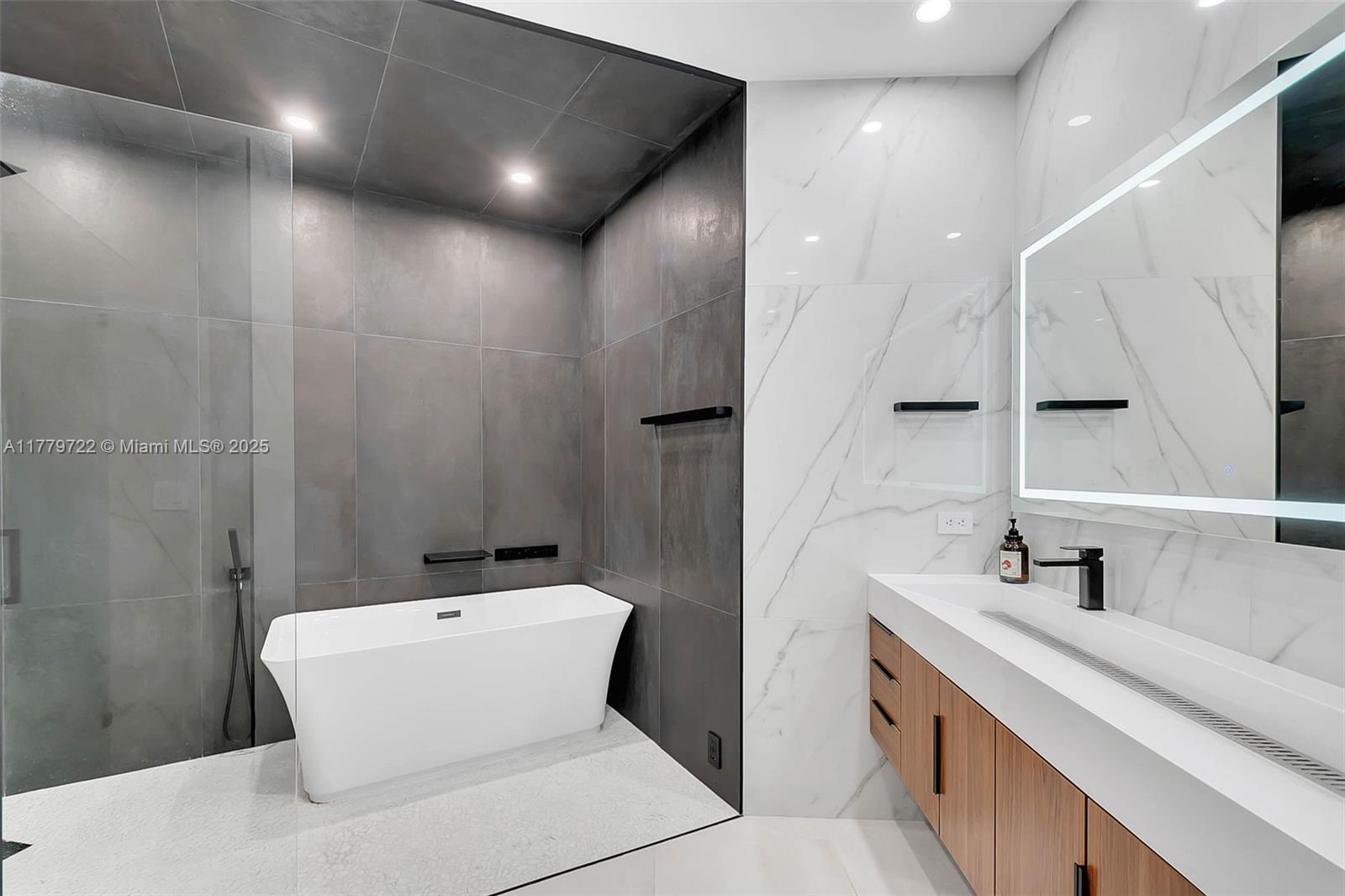 848 Brickell Key Dr # 301