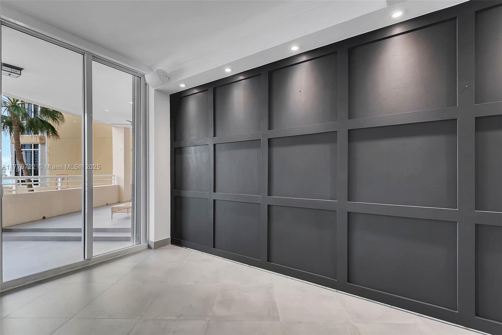 848 Brickell Key Dr # 301