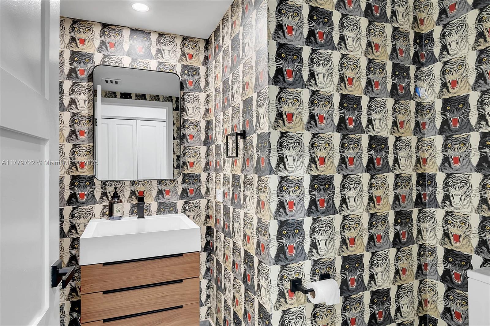 848 Brickell Key Dr # 301