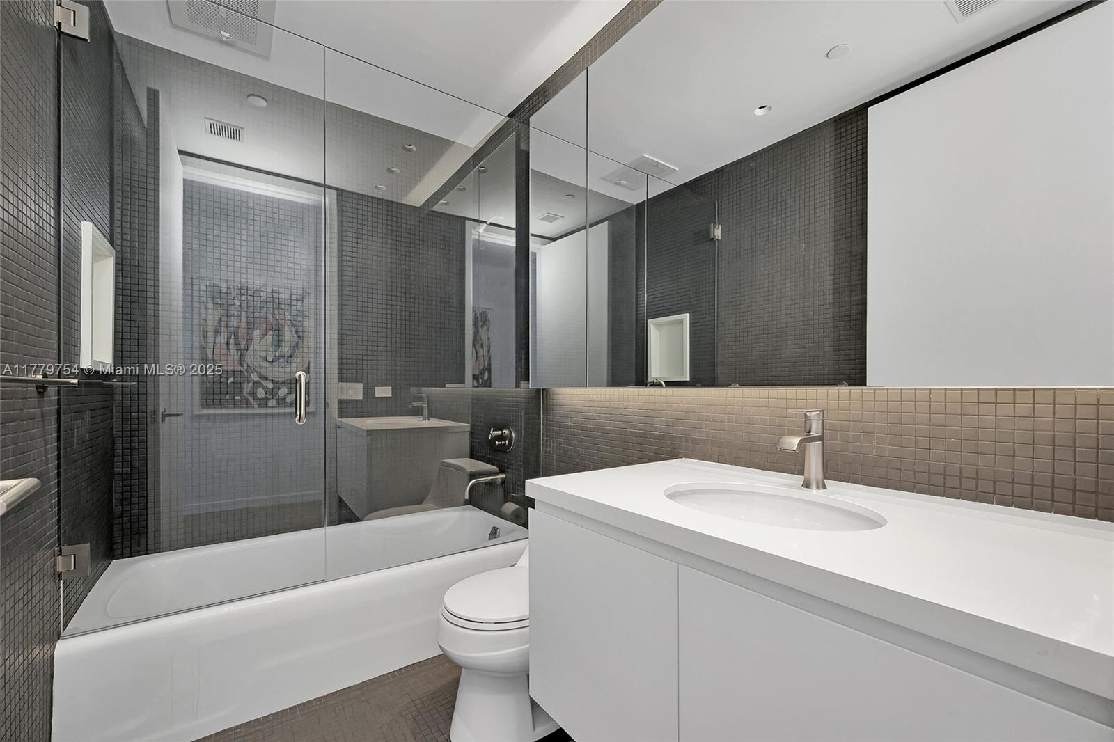 1425 Brickell Ave # 61E