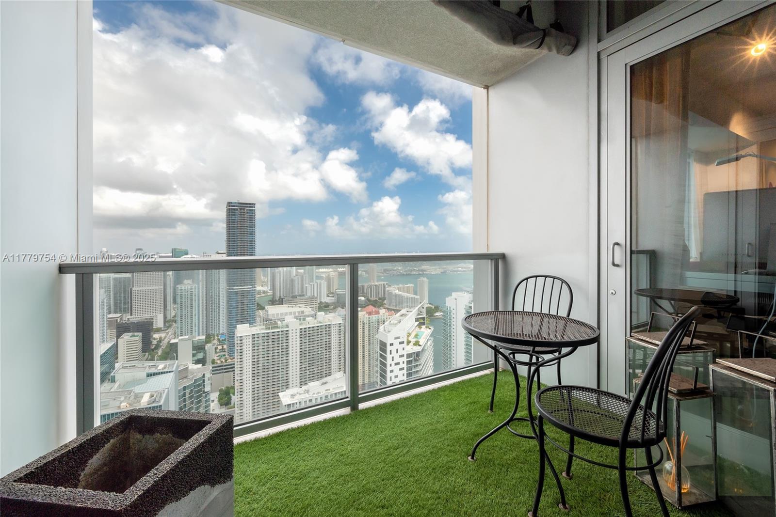 1425 Brickell Ave # 61E