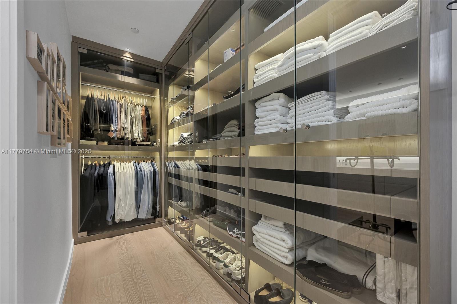 1425 Brickell Ave # 61E