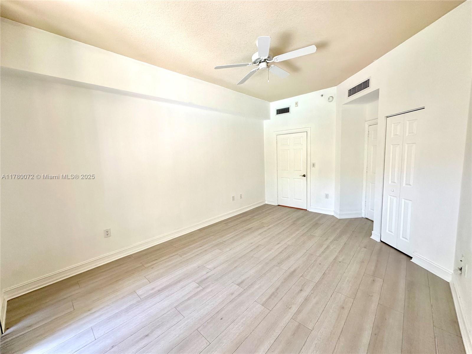 3001 NE 185th St # 336