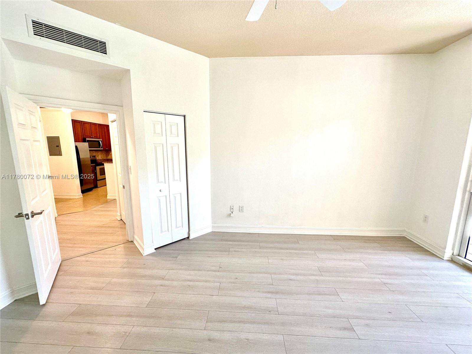 3001 NE 185th St # 336