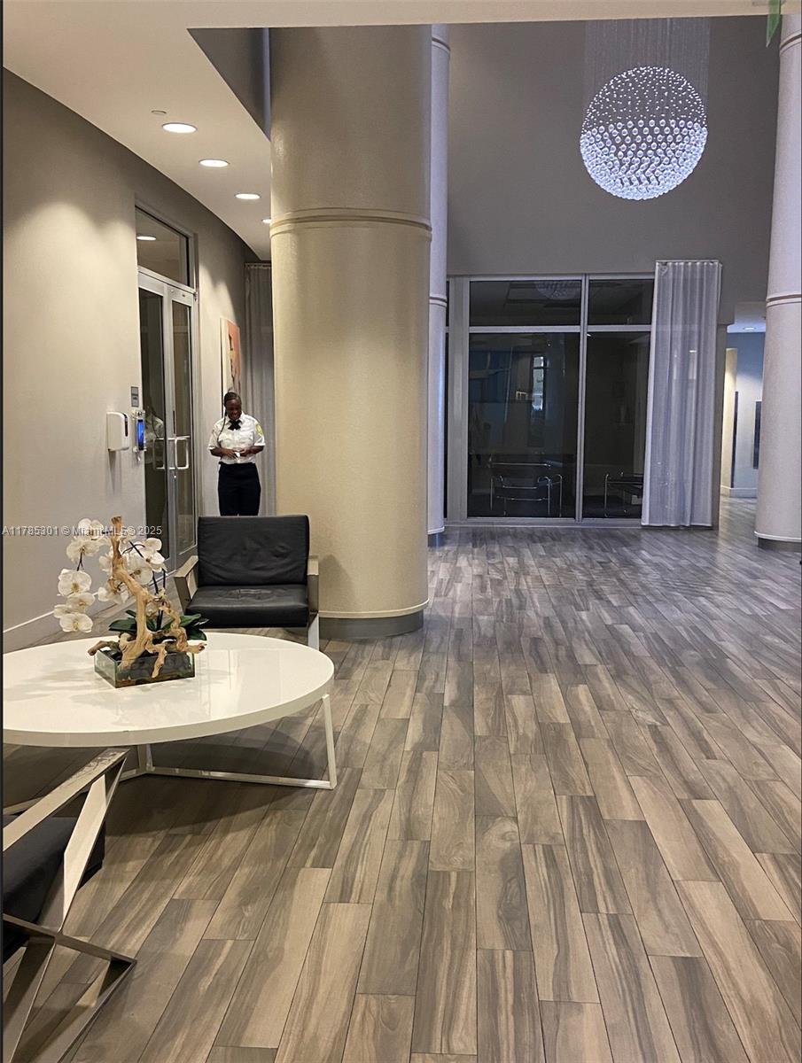 1750 N Bayshore Dr # 5305