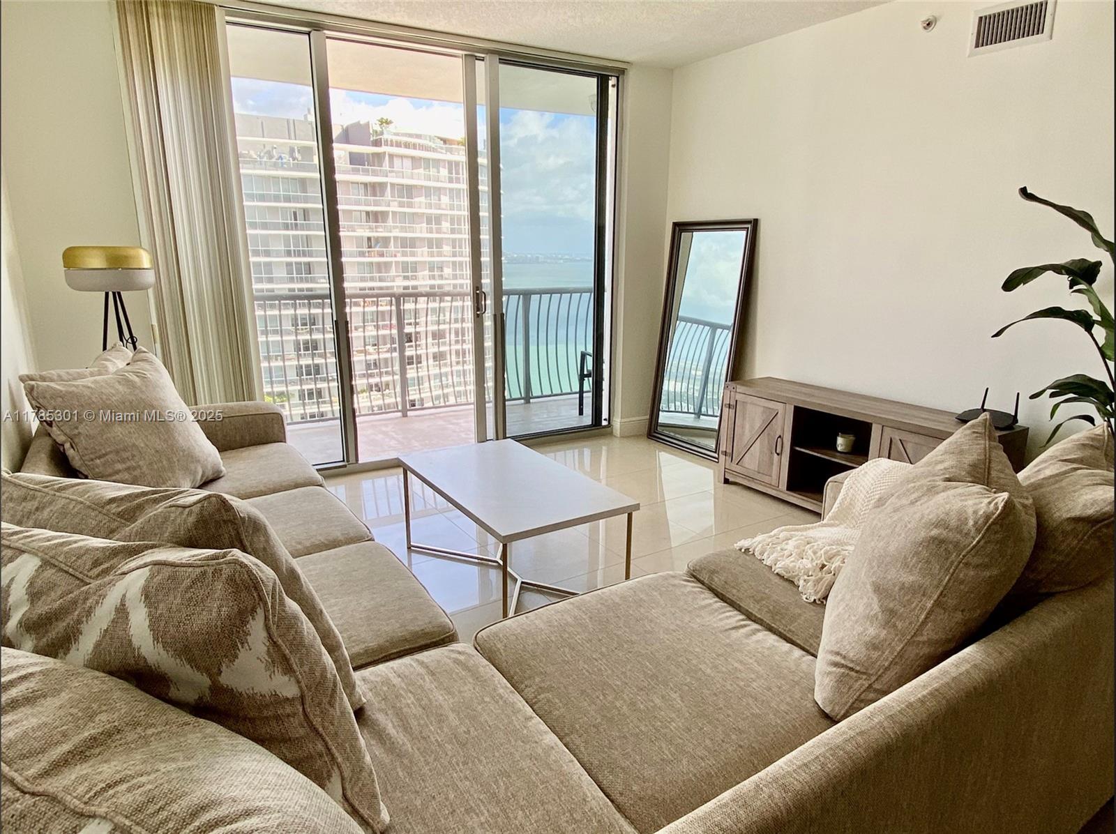 1750 N Bayshore Dr # 5305