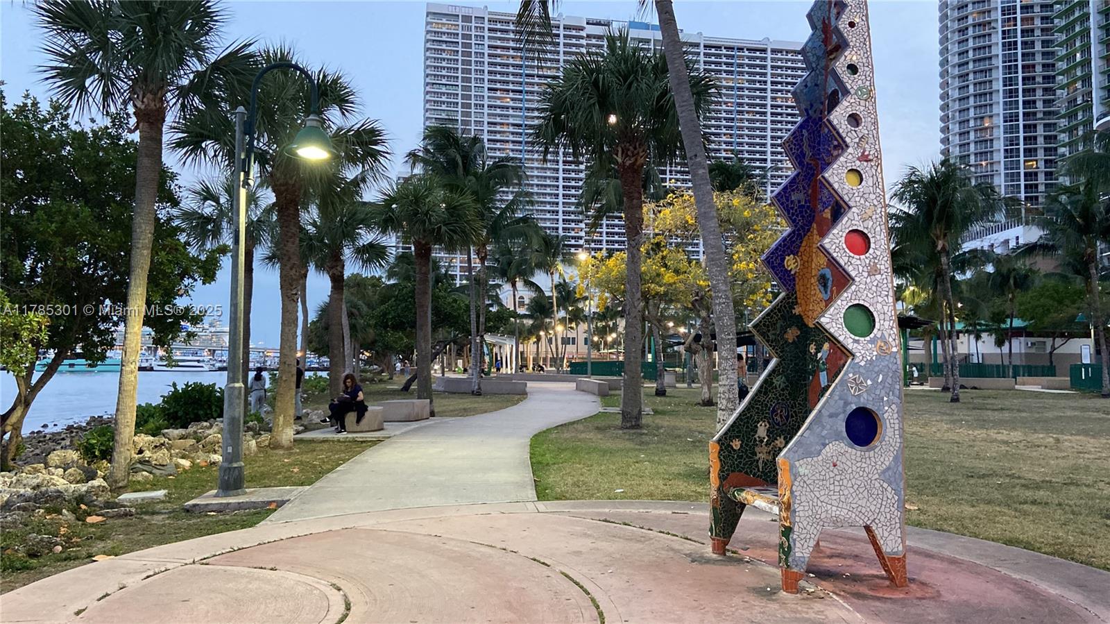1750 N Bayshore Dr # 5305