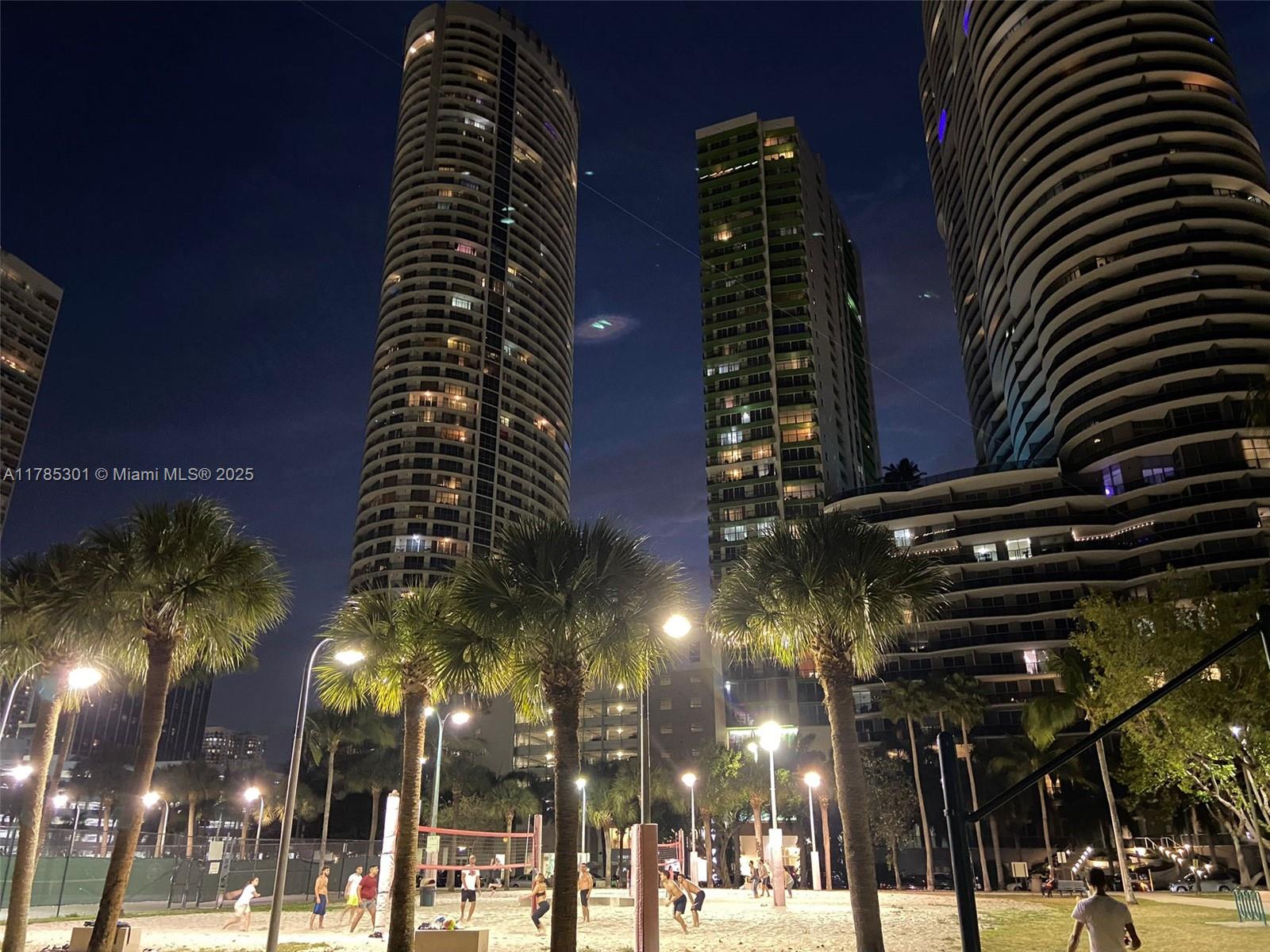1750 N Bayshore Dr # 5305