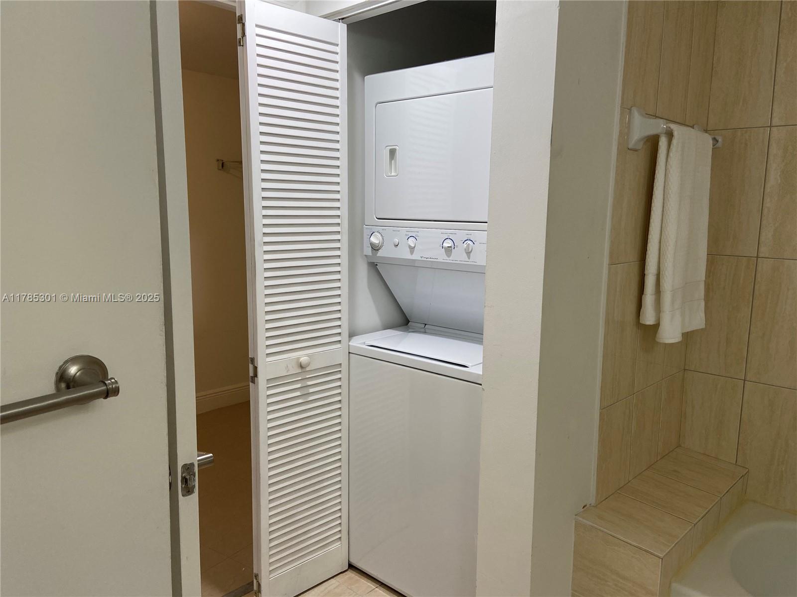1750 N Bayshore Dr # 5305