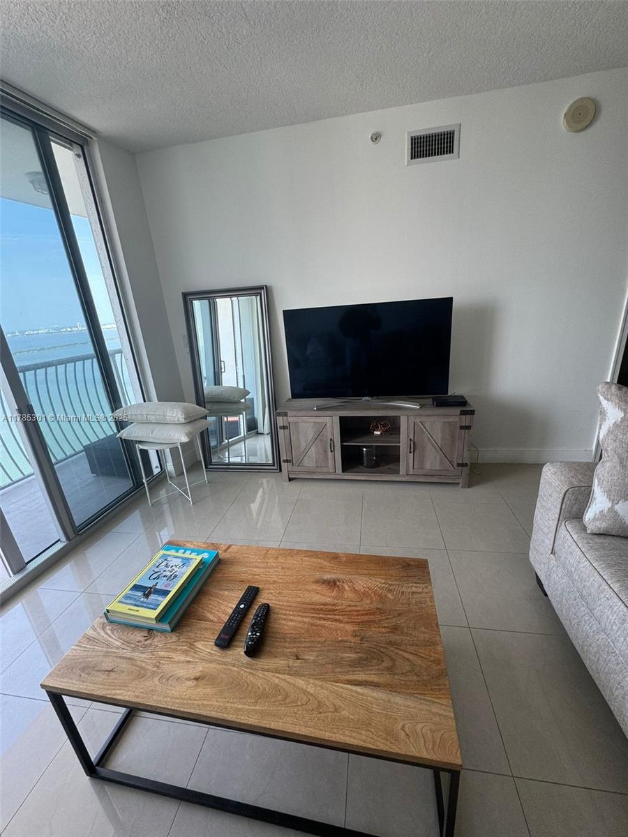 1750 N Bayshore Dr # 5305