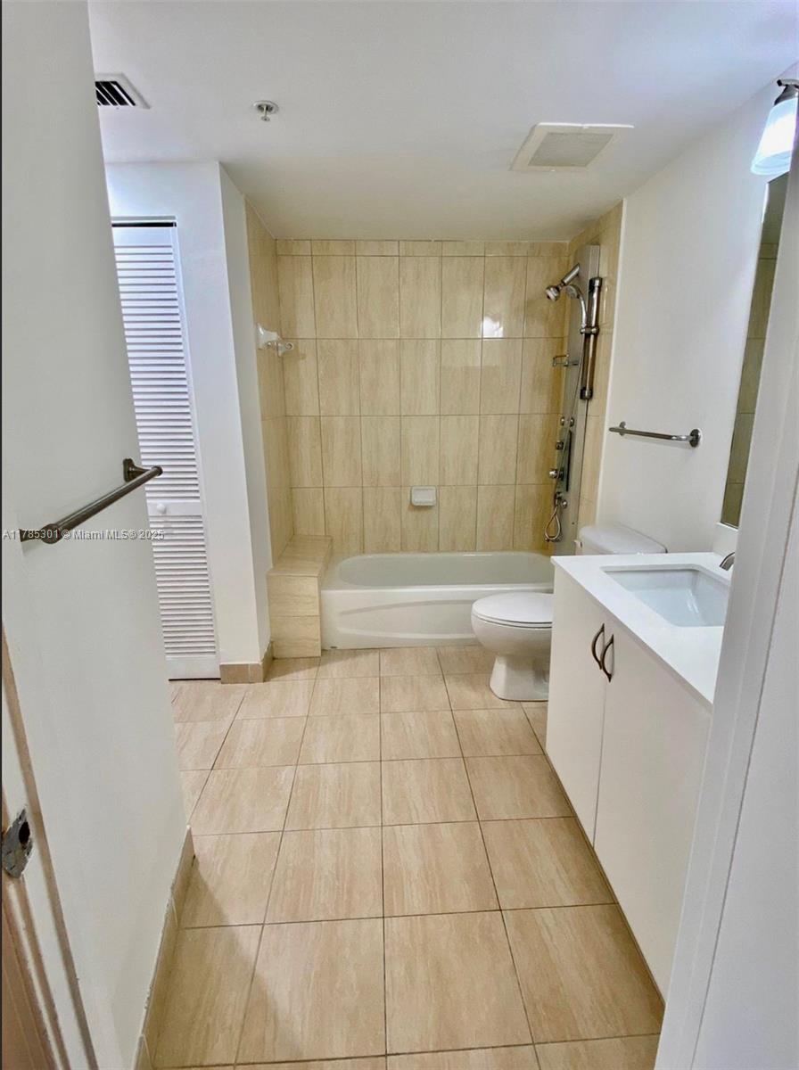 1750 N Bayshore Dr # 5305