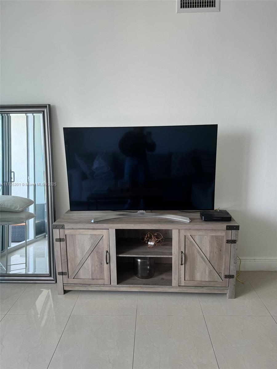 1750 N Bayshore Dr # 5305