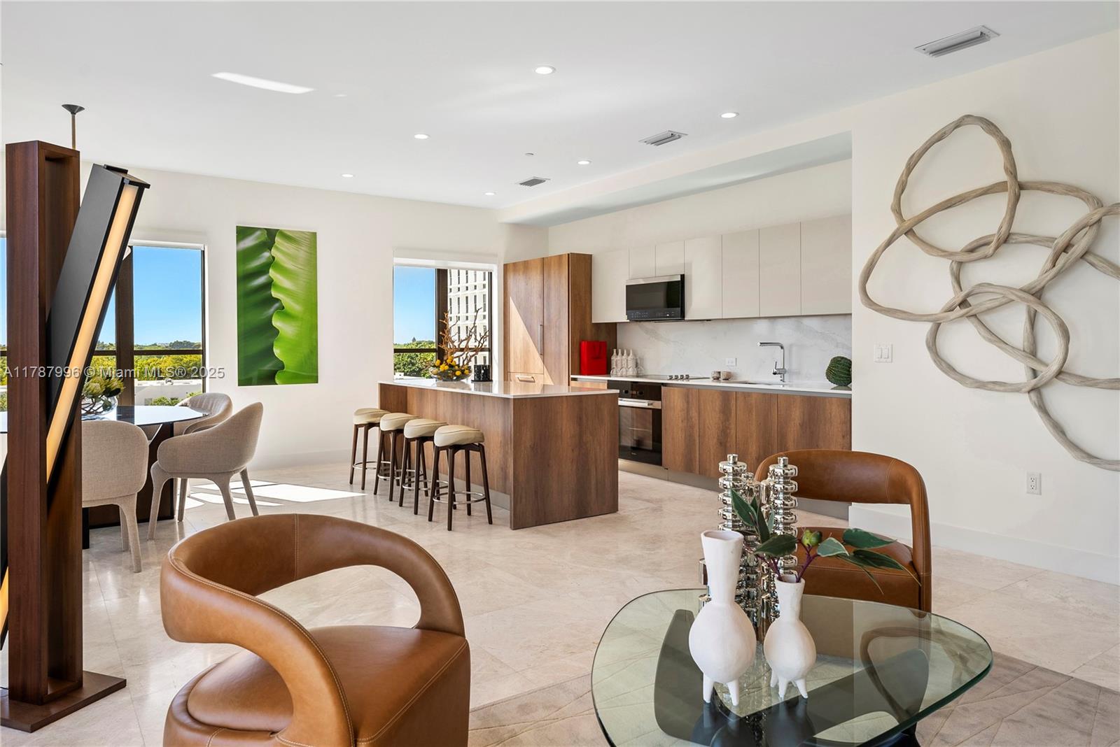701 Valencia Ave # 405