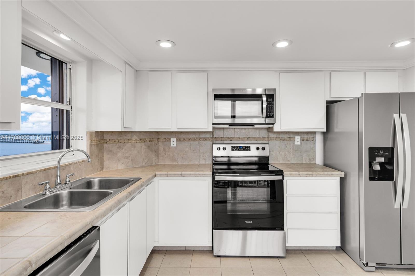 2333 Brickell Ave # 1717A