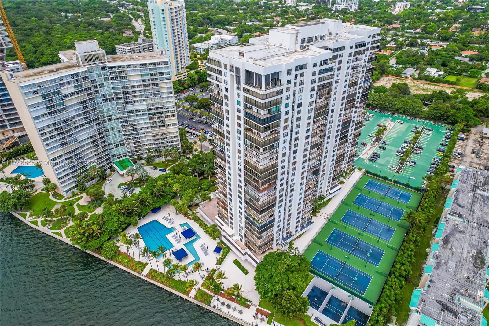 2333 Brickell Ave # 1717A