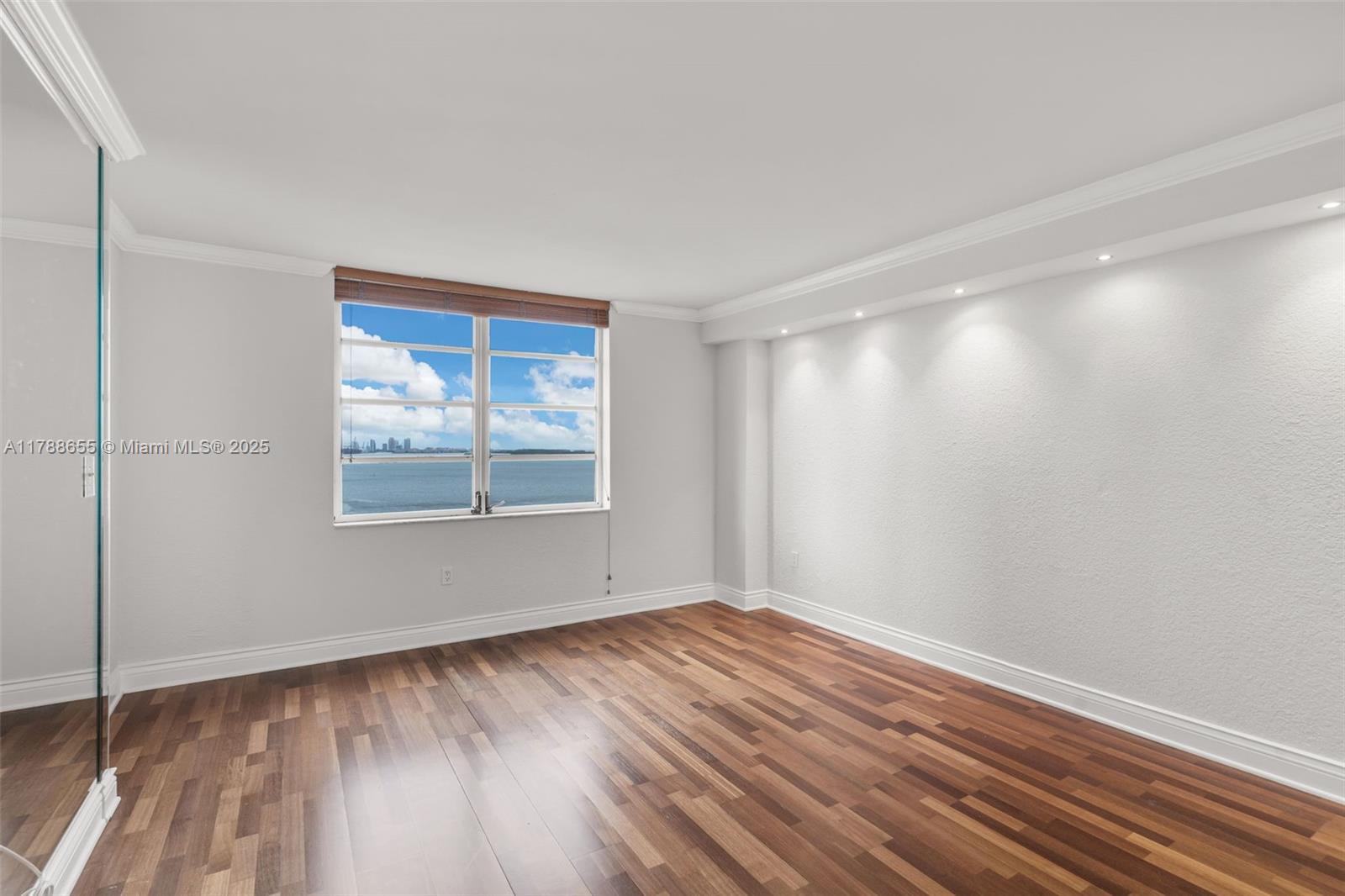 2333 Brickell Ave # 1717A