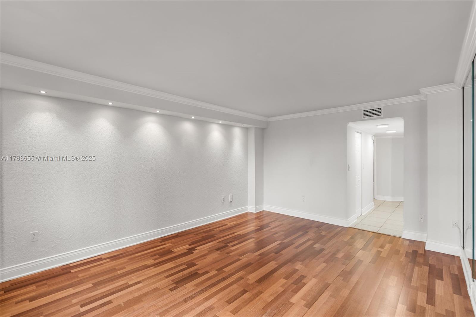 2333 Brickell Ave # 1717A
