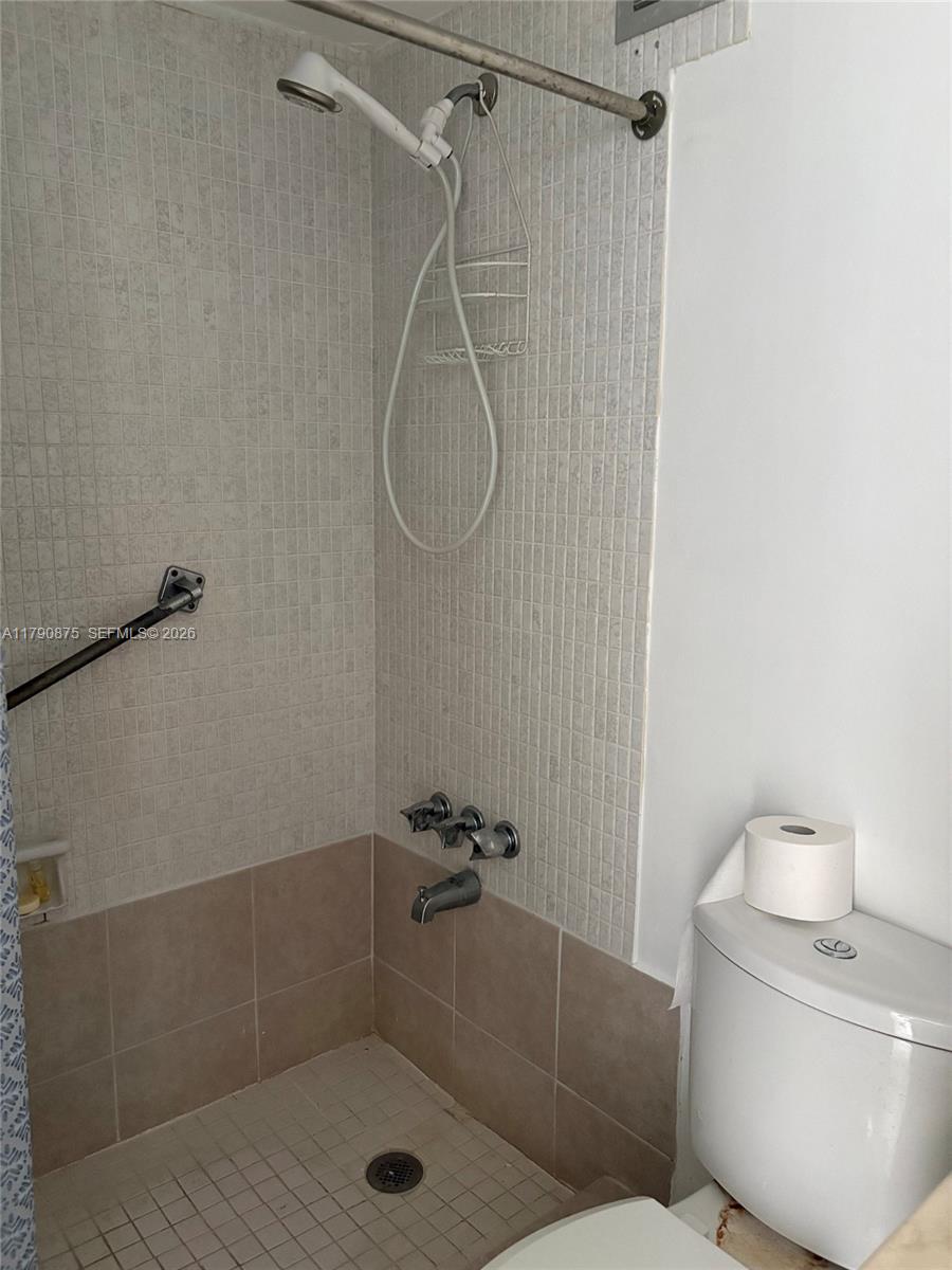701 Three Islands Blvd # 409