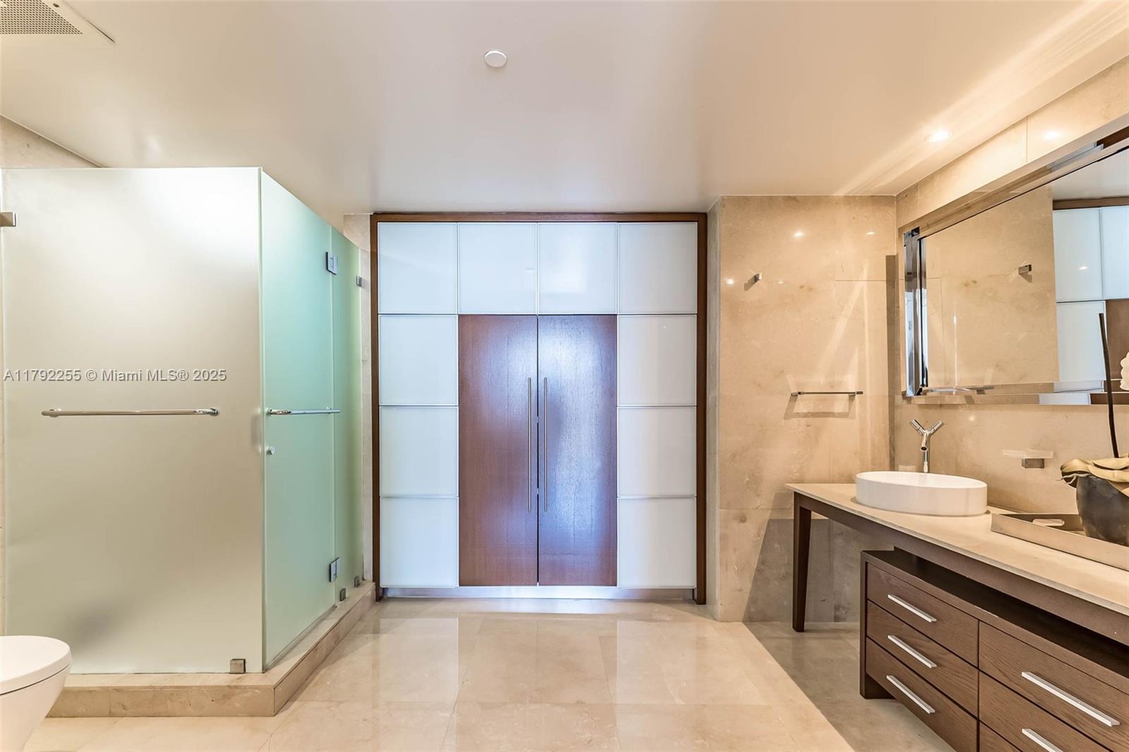 495 Brickell Ave # 2801