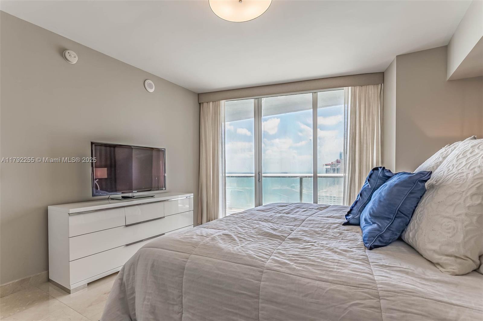 495 Brickell Ave # 2801