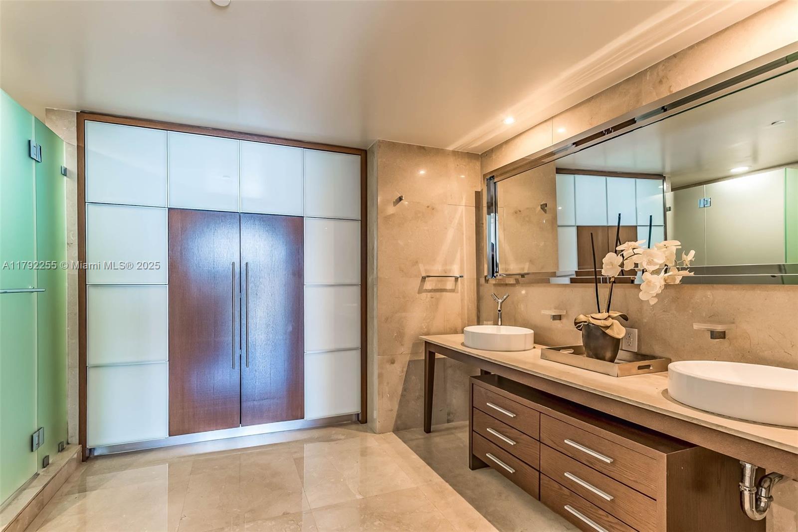 495 Brickell Ave # 2801