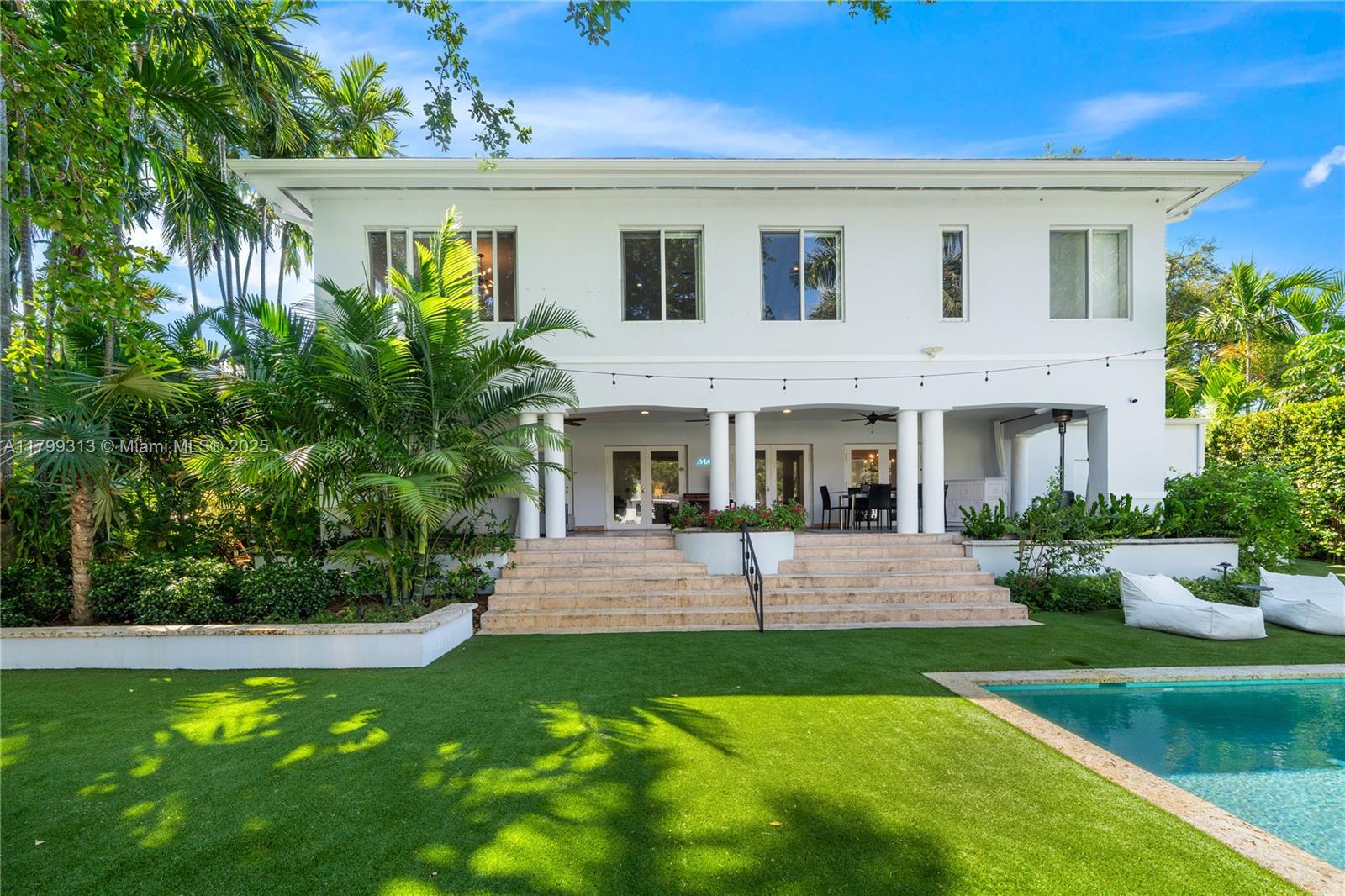 725 Vilabella Ave