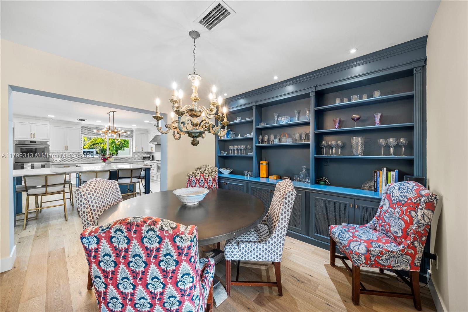 725 Vilabella Ave