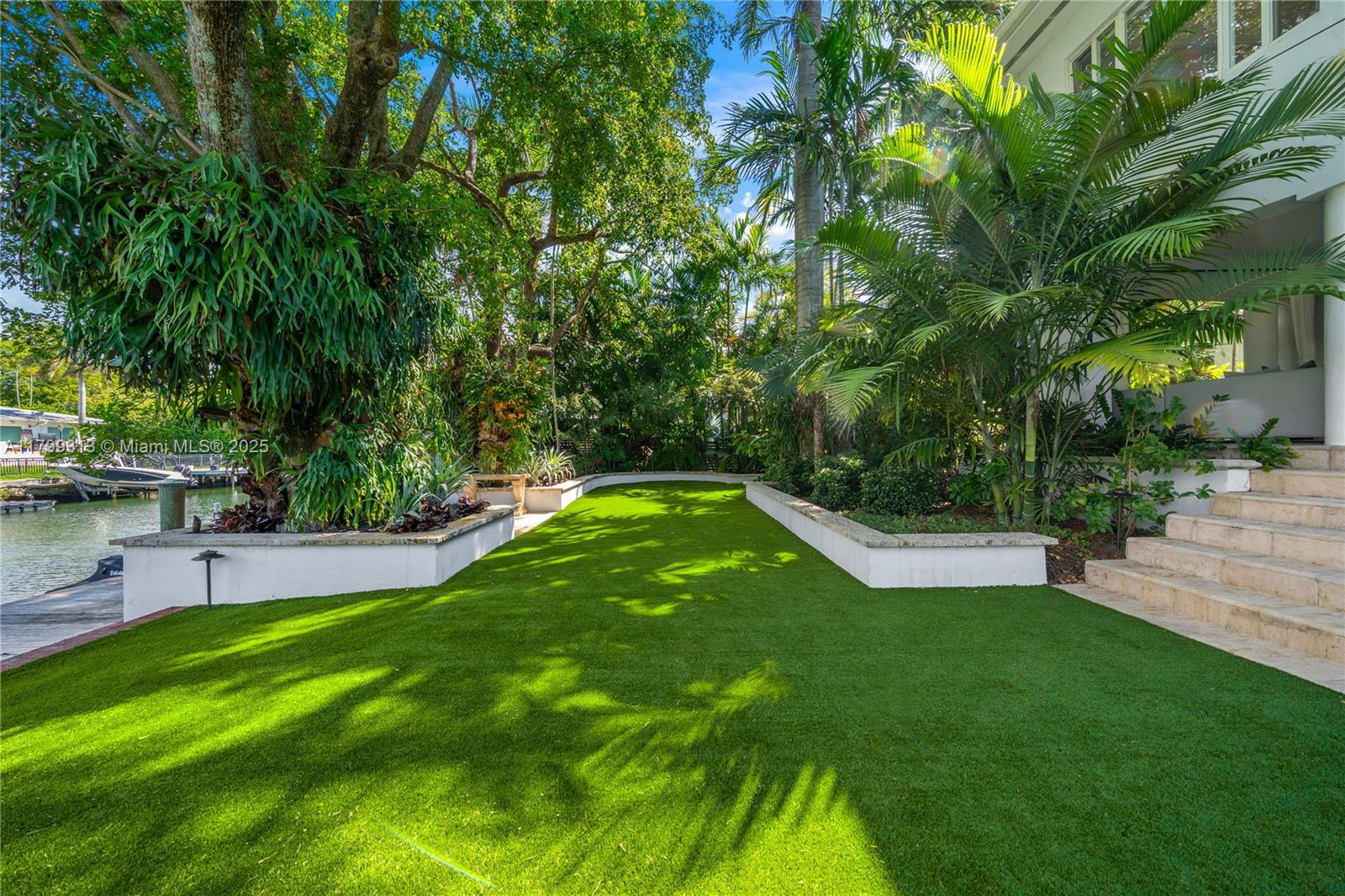 725 Vilabella Ave