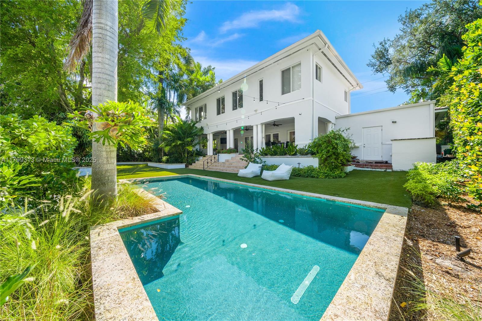 725 Vilabella Ave